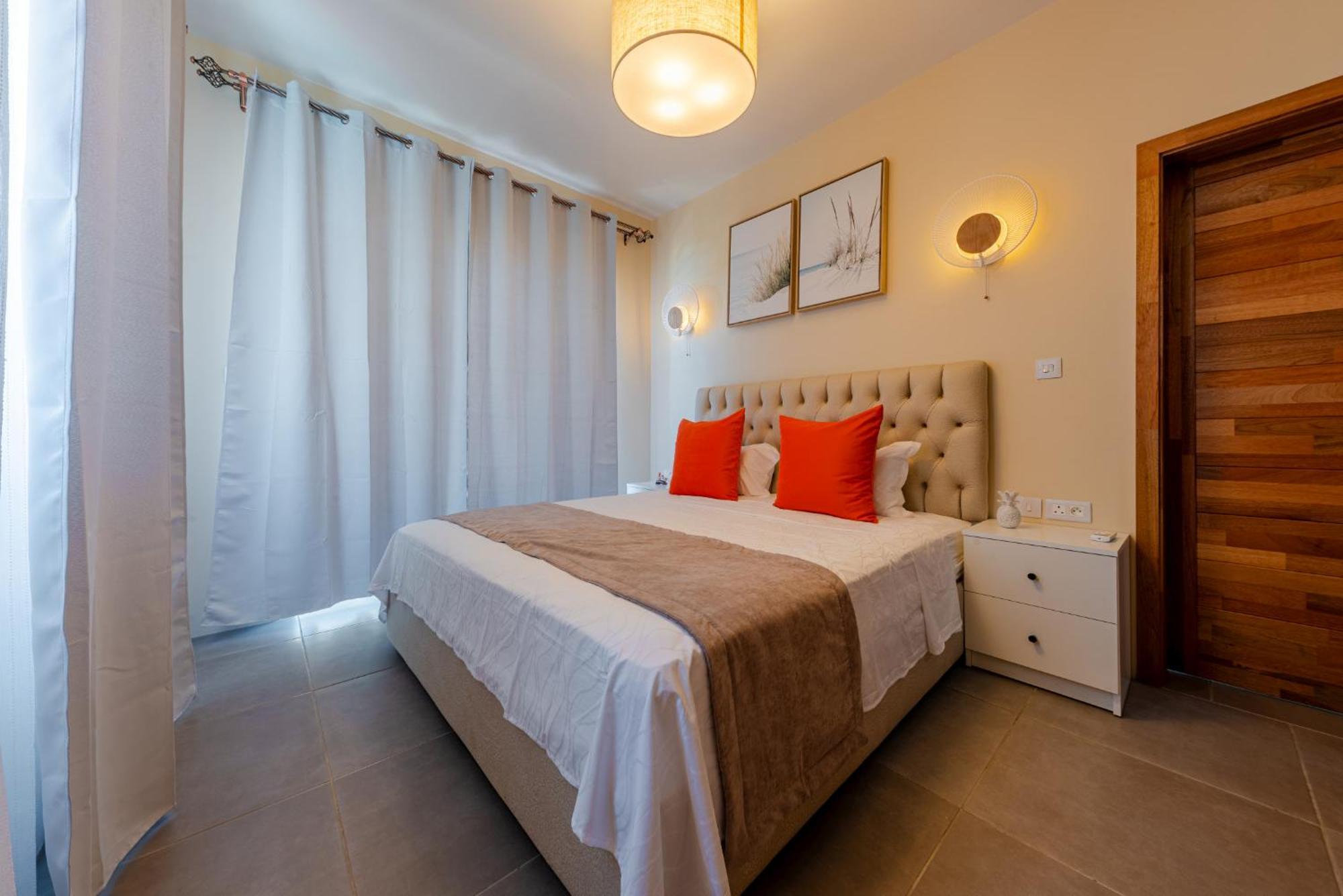 High End, Luxury And Cosy With Pool And Close To The *
