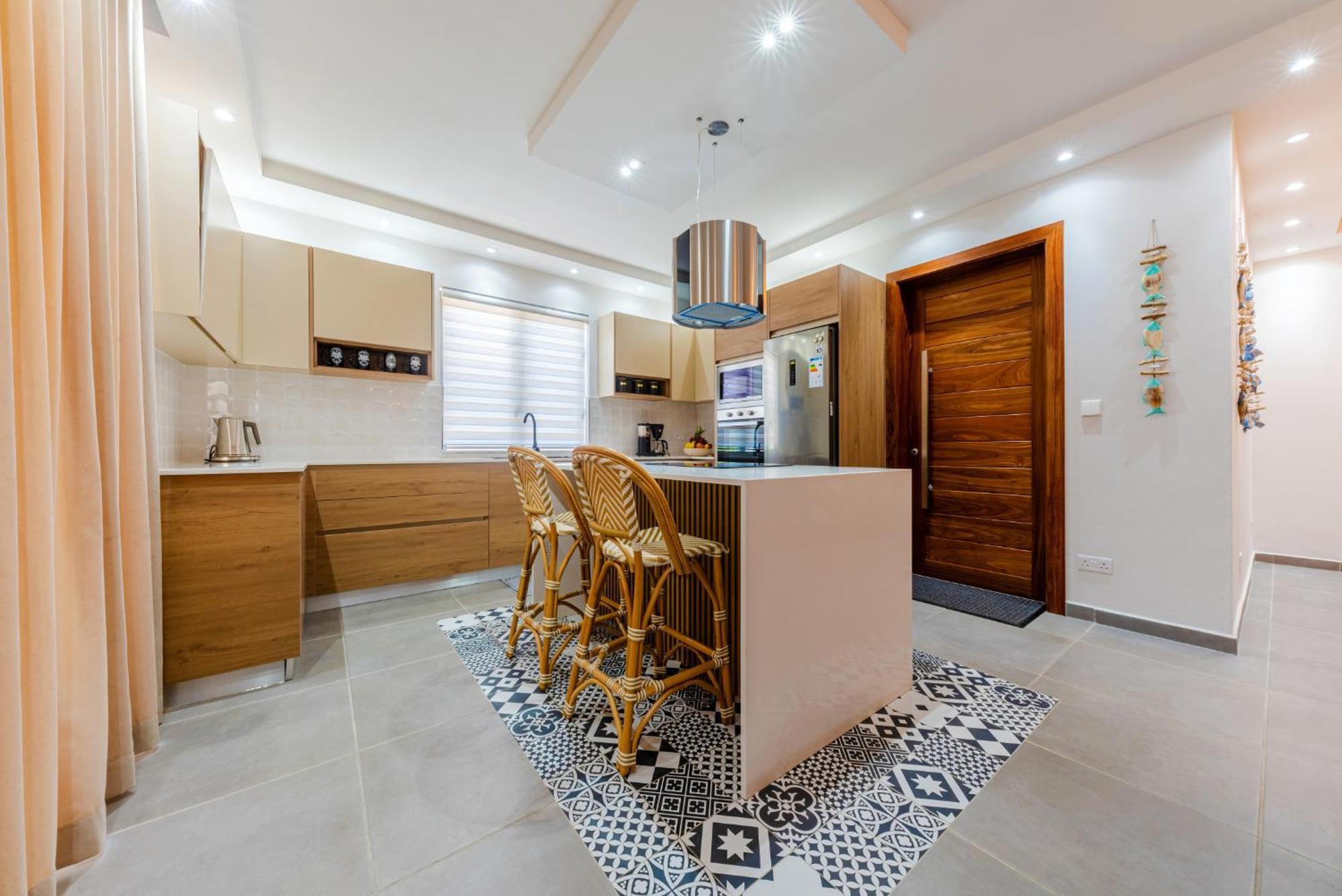 High End, Luxury And Cosy With Pool And Close To The